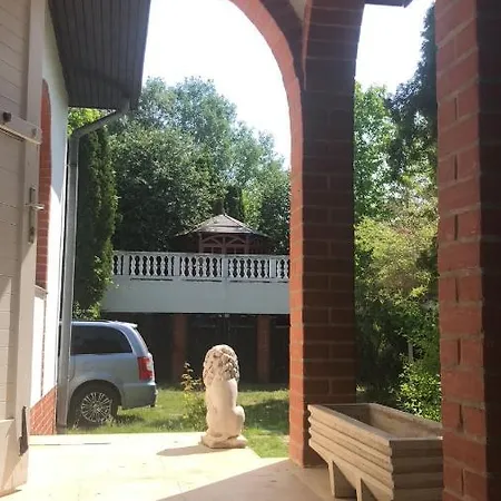 Toereki Mit Pool Case de vacanță Siófok